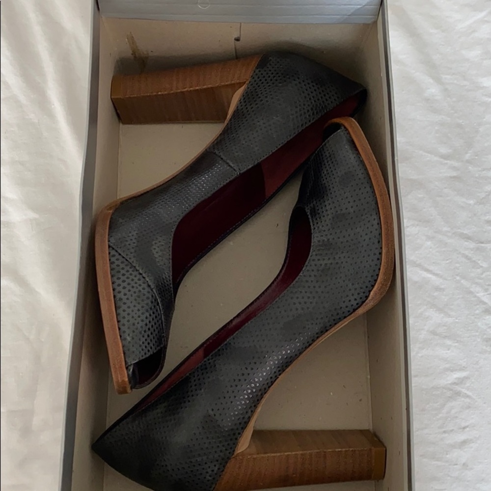 Classifies Entier peep toe heels shoes 7